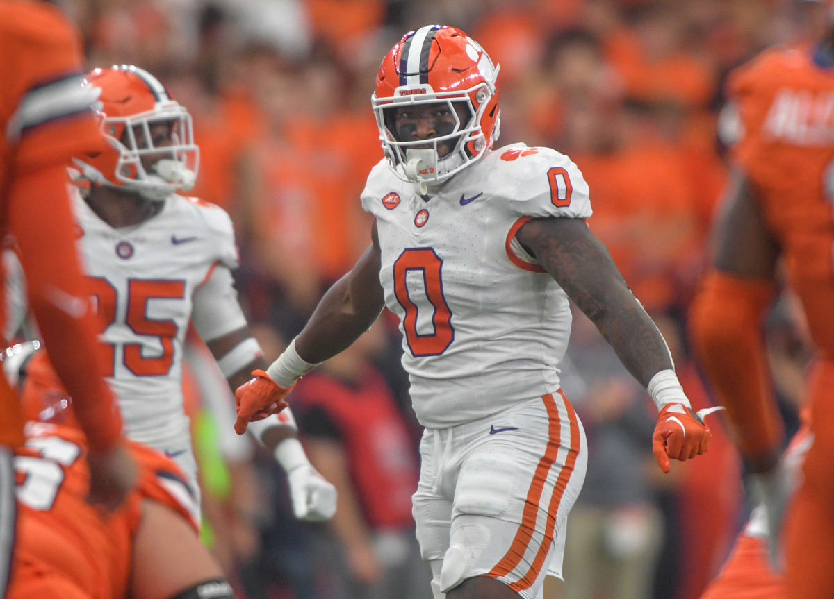 Sep 30, 2023; Syracuse, New York, USA; Clemson linebacker Barrett Carter (0) lines up on defense against Syracuse during the third quarter at JMA Wireless Dome. Mandatory Credit: Ken Ruinard-USA TODAY Sports